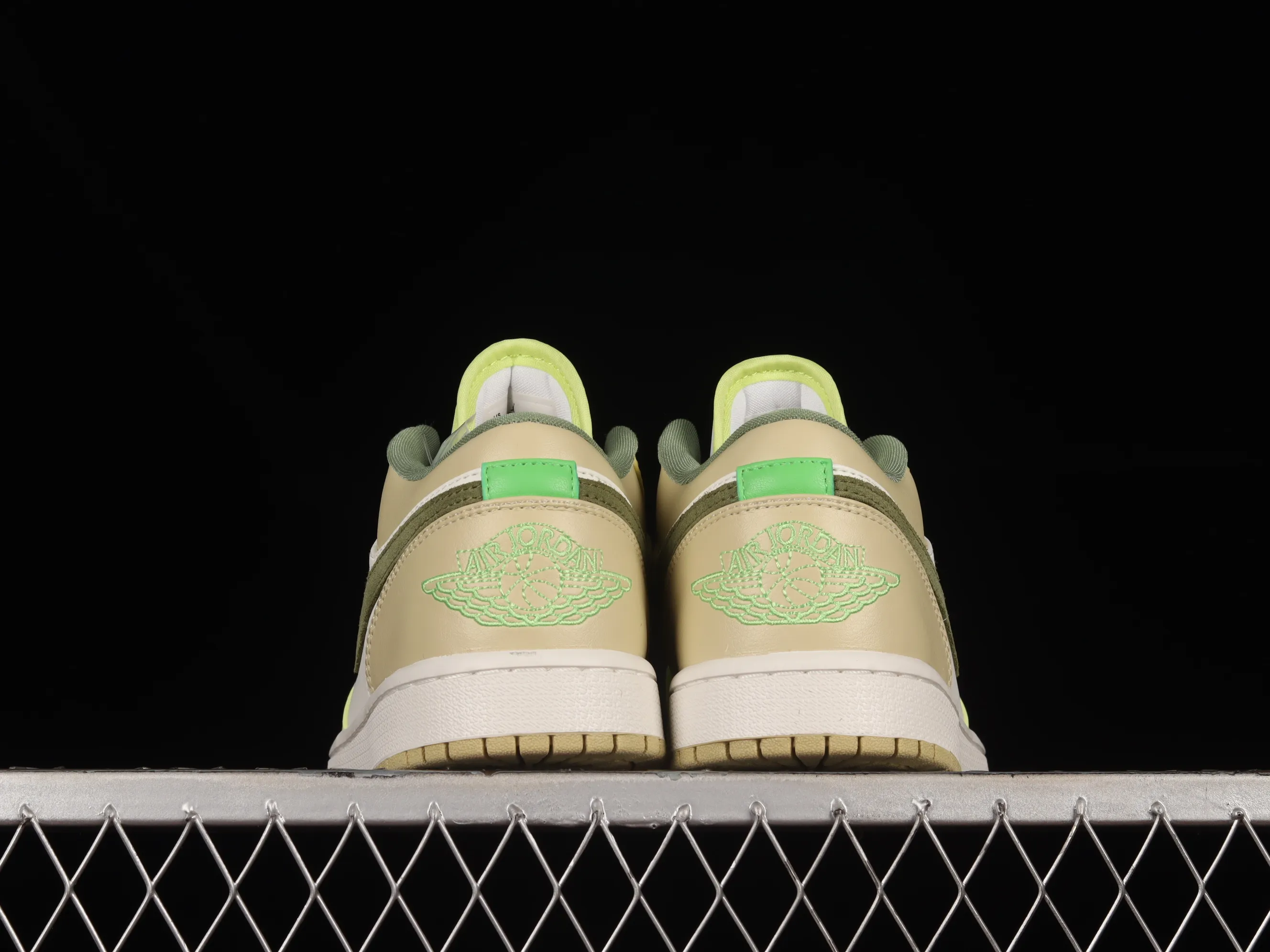 All categories Air Jordan Jordan series basketball shoes Air Jordan 1 Low Air Jordan 1 Low AJ1 Joe 1 fresh white and green cultural low-top basketball shoes FD9906-131